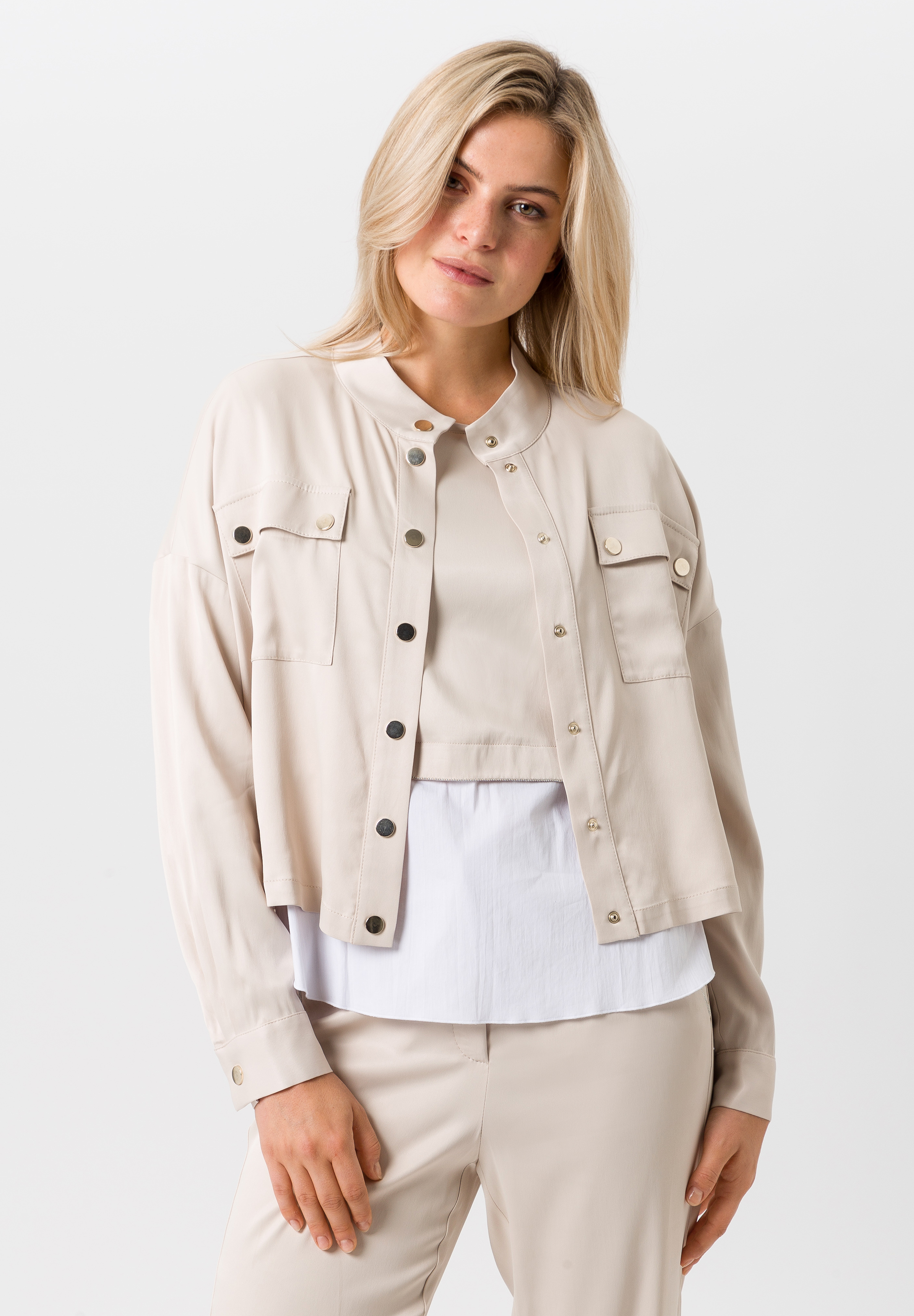 Jacke mit elastischem Saum