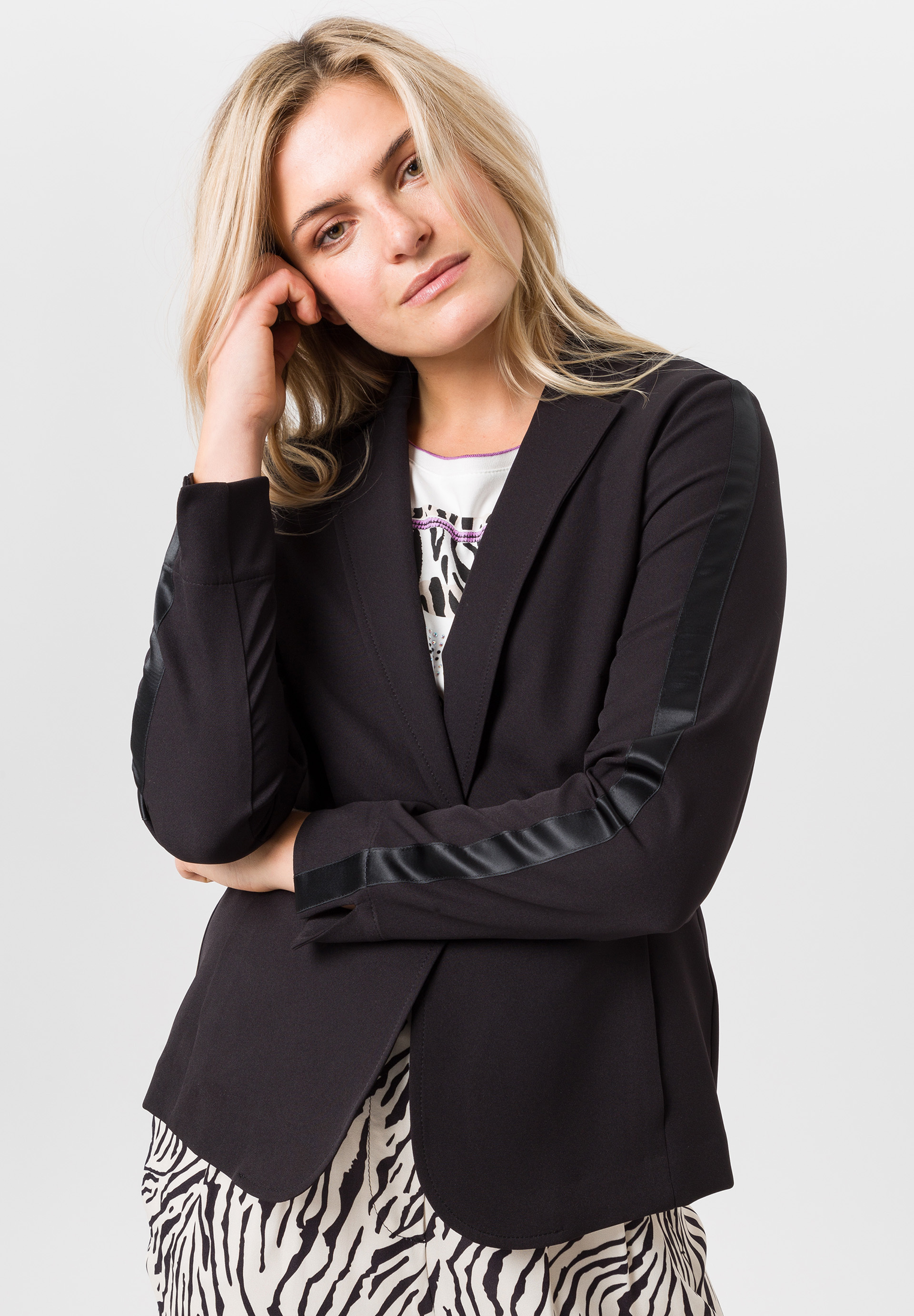 Blazer mit femininer Silhouette - Bild 4