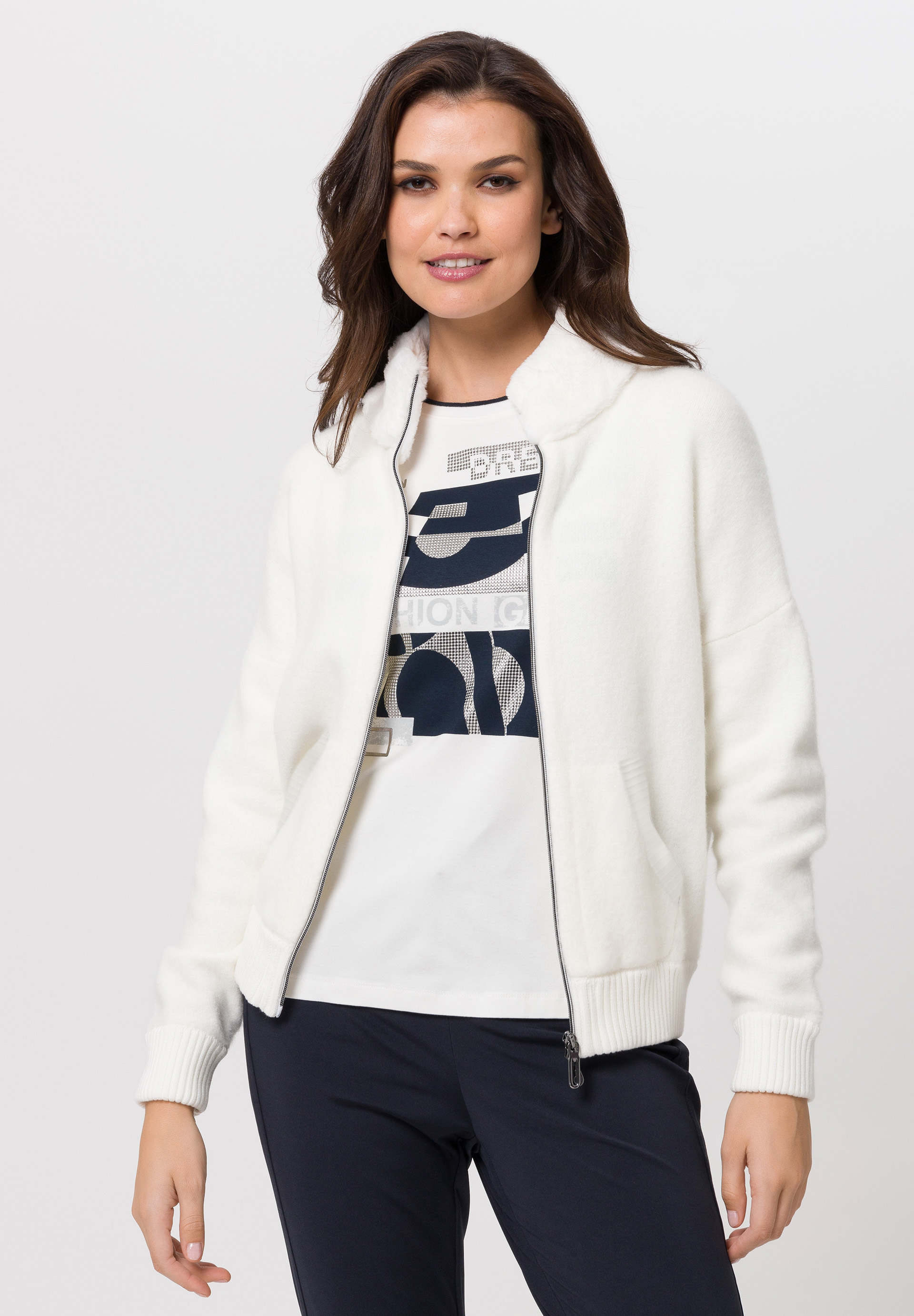 Strickjacke mit Stehkragen aus Fakefur - Produktbild 1