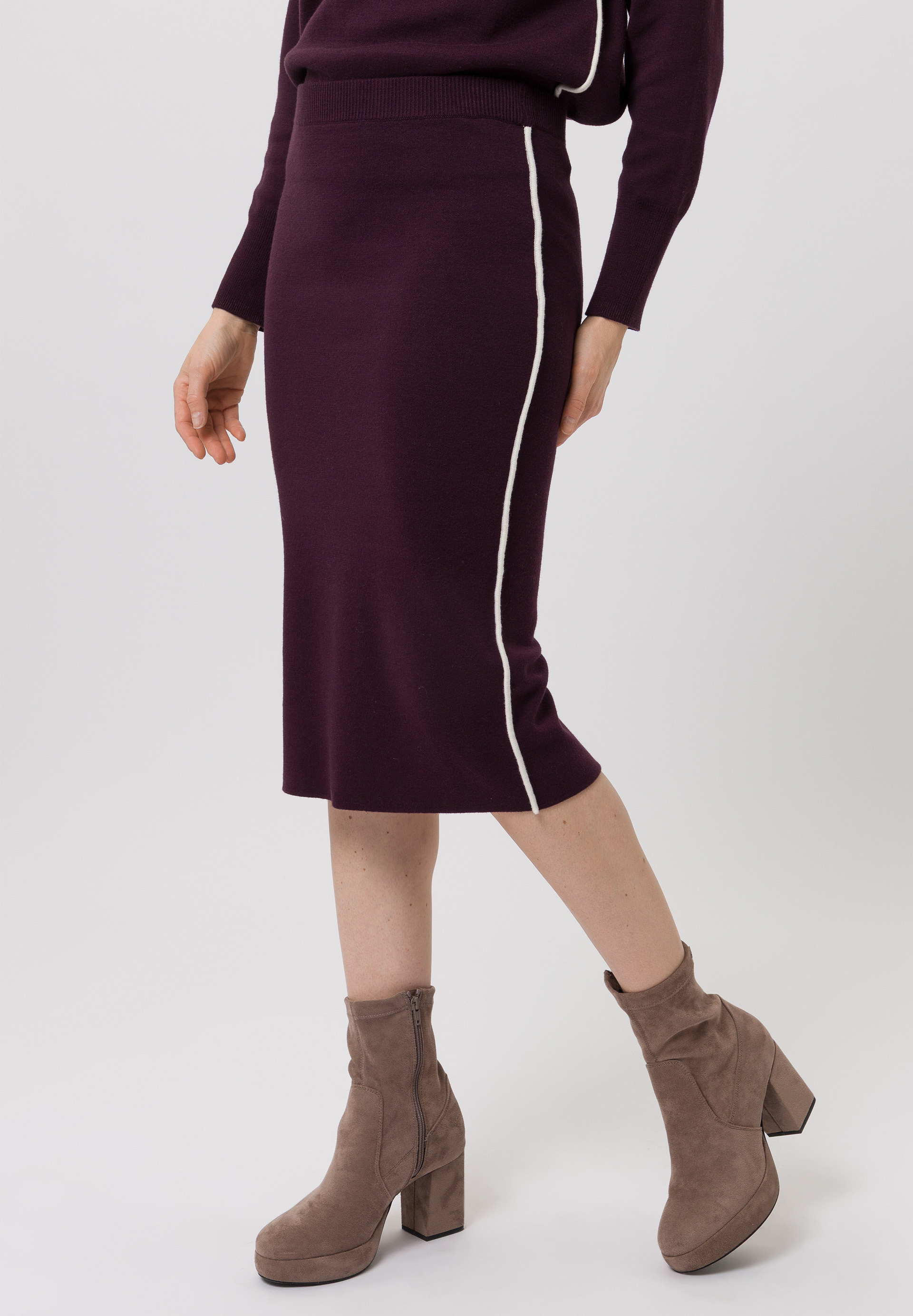 Skirt with contrasting stripes Skirt with contrasting stripes - Product Image 1