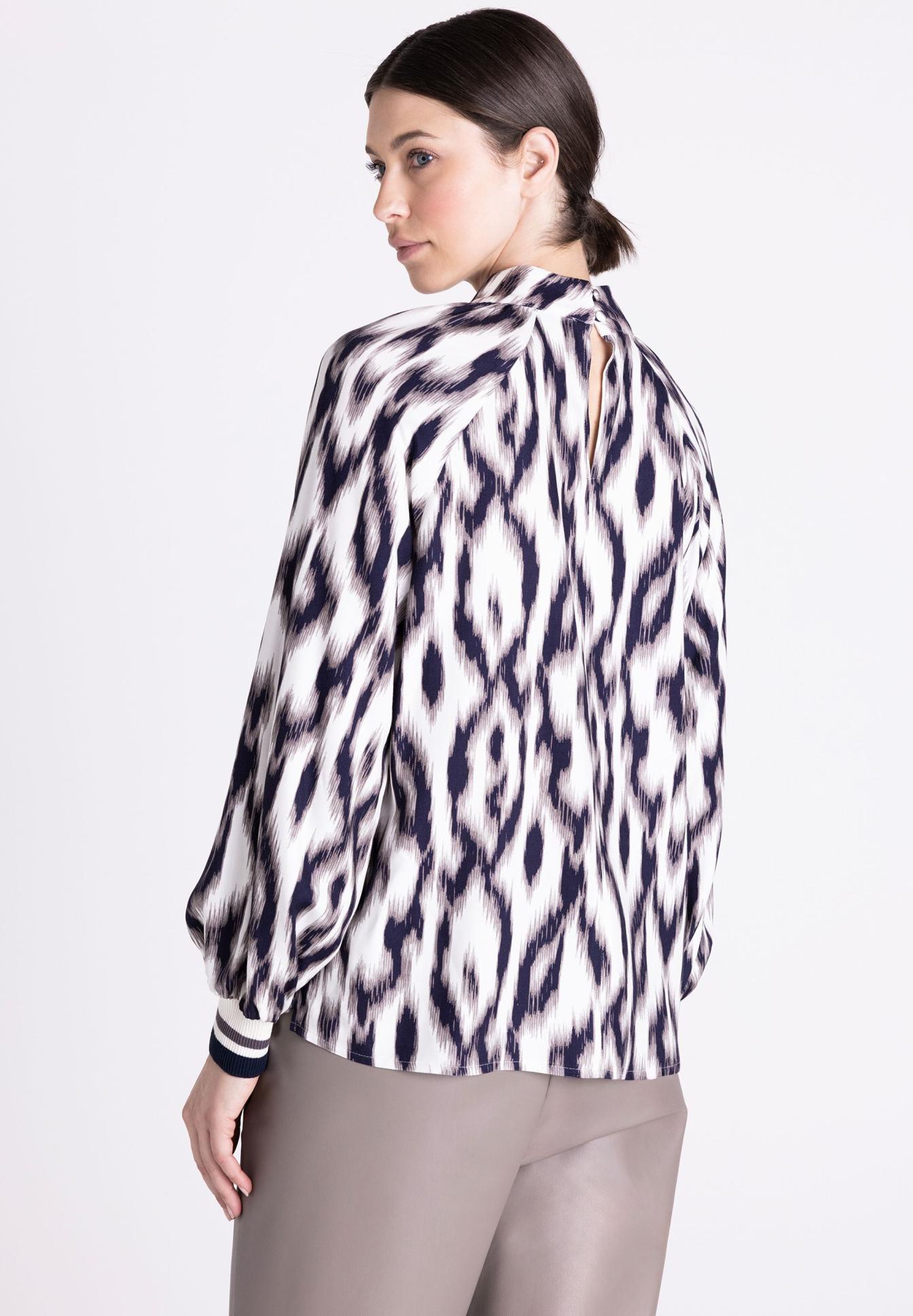 Bluse, Animalprint, Langarm, Kragenverschluss, Weiß-Schwarz, Bluse, Ikat-Muster, Langarm, Weiß, Dunkelblau, Ikat, Bluse, Druck, Langarm, Rundhalsauslass