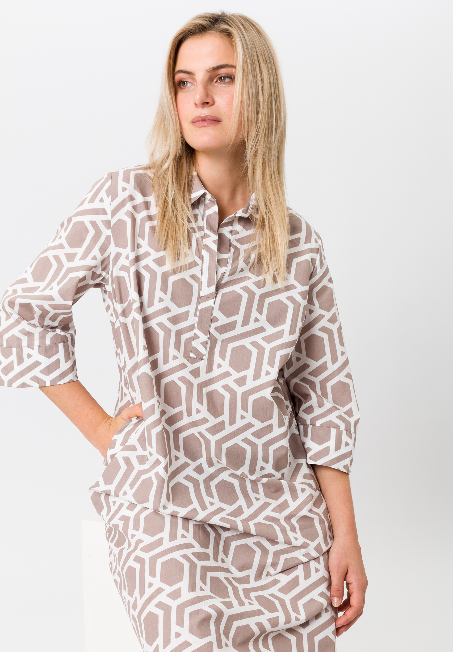 Kleid mit halber Knopfleiste - Bild 4