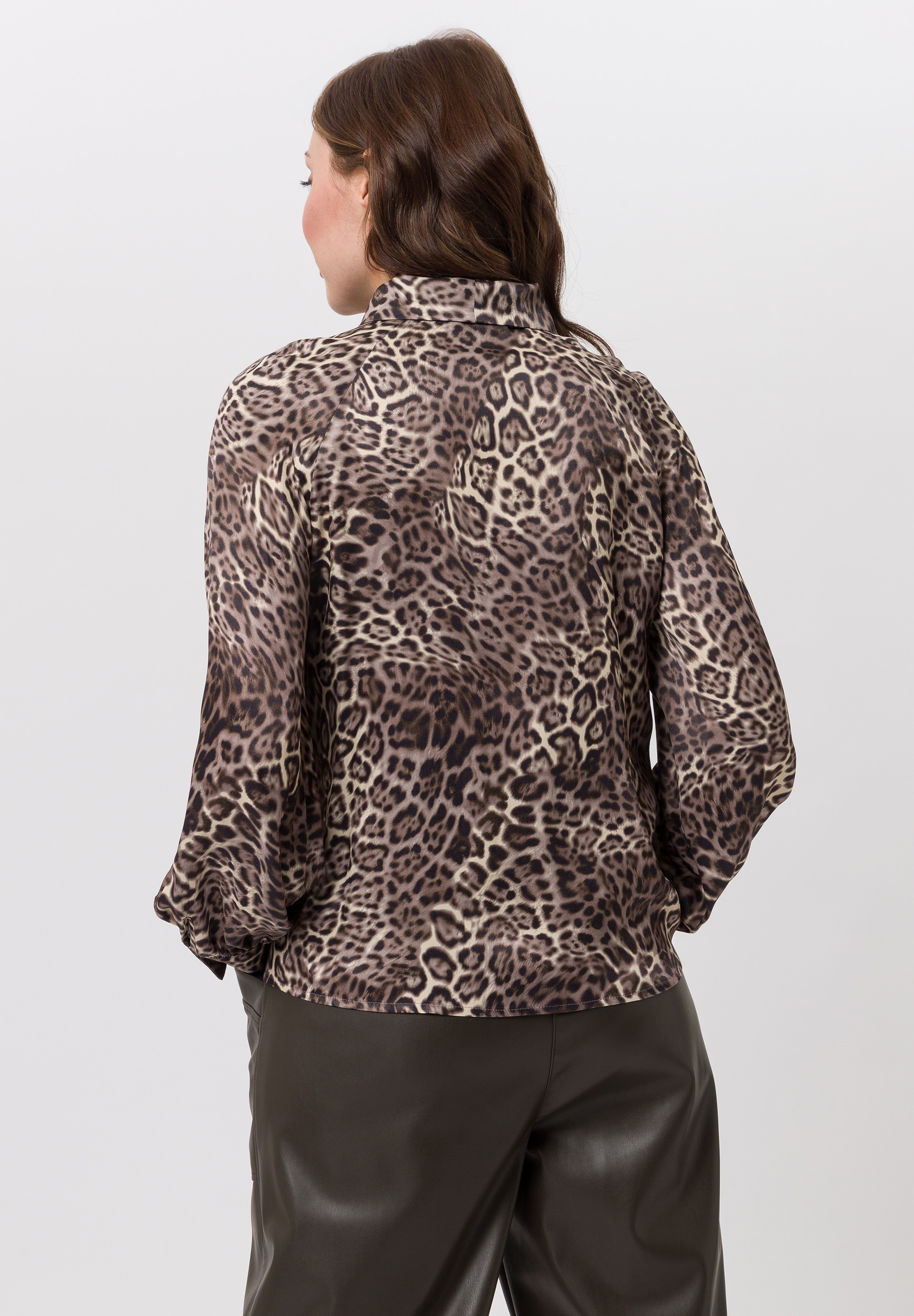 Blouse With tie collar - Bild 2 Bluse, Mantel, Langarm, Jacke, Person