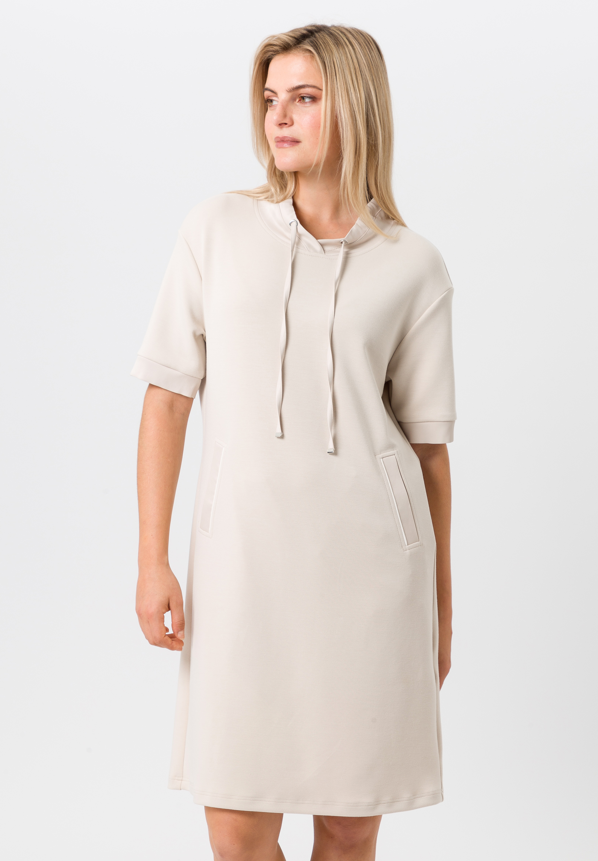 Kleid mit kurzen Ärmeln - Bild 1 Kleid mit kurzen Ärmeln - Bild 1