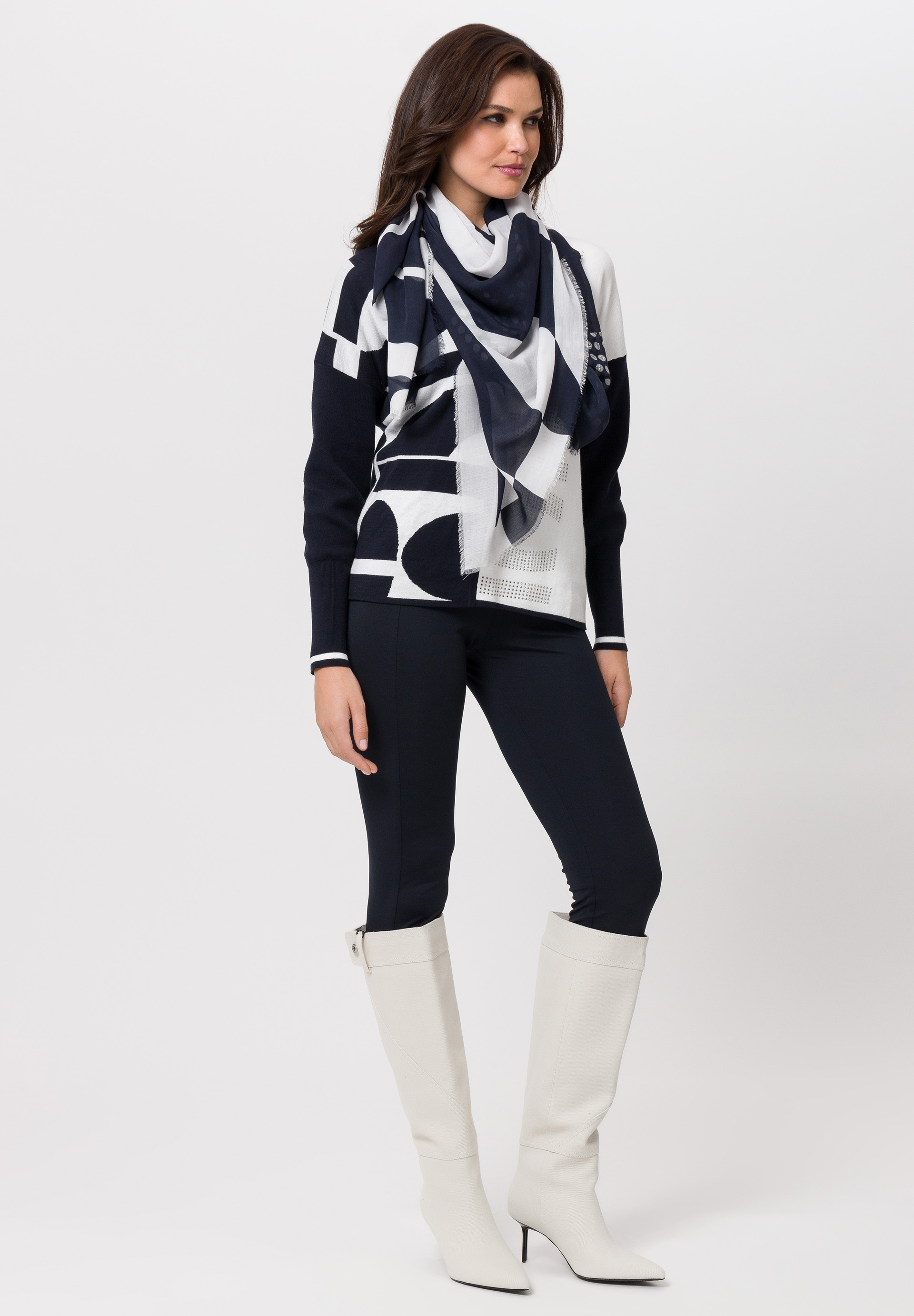 Knitted jumper with glittering stones - Product Image 2