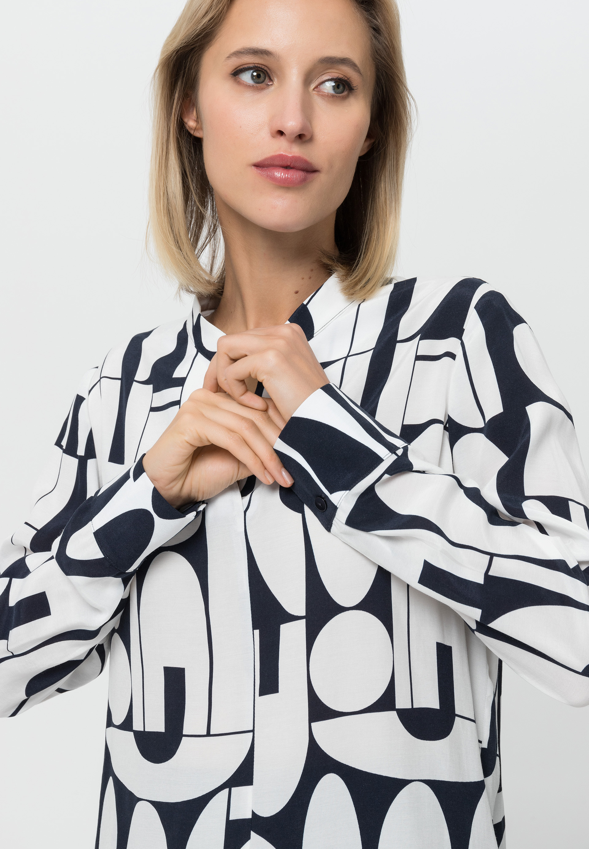 Blouse with all-over print - Bild 4