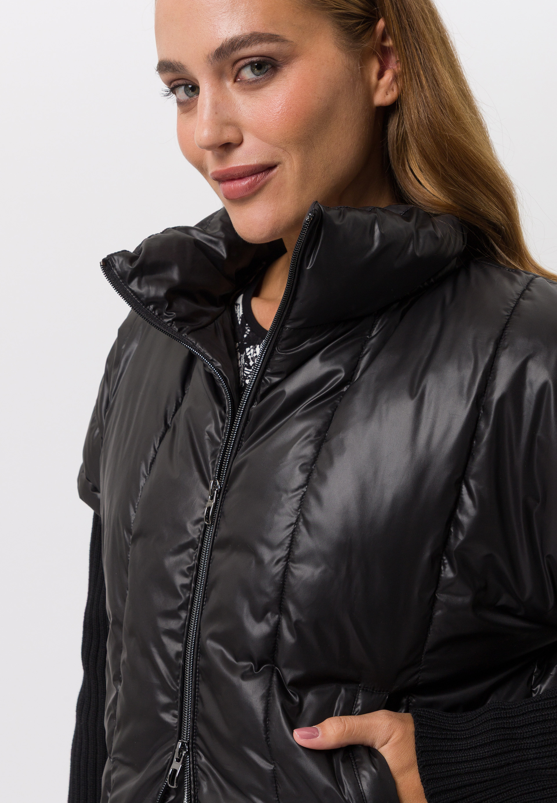 Quilted jacket With contrasting sleeves - Bild 4 Mantel, Jacke, Erwachsener, Person, Frau, Mantel, Jacke, Erwachsener, Person, Frau, Mantel, Jacke, Erwachsener, Person, Frau, Mantel, Jacke, Erwachsener, Person, Frau, Mantel, Jacke, Erwachsener, Person, Frau, Mantel, Jacke, Erwachsener, Person, Frau