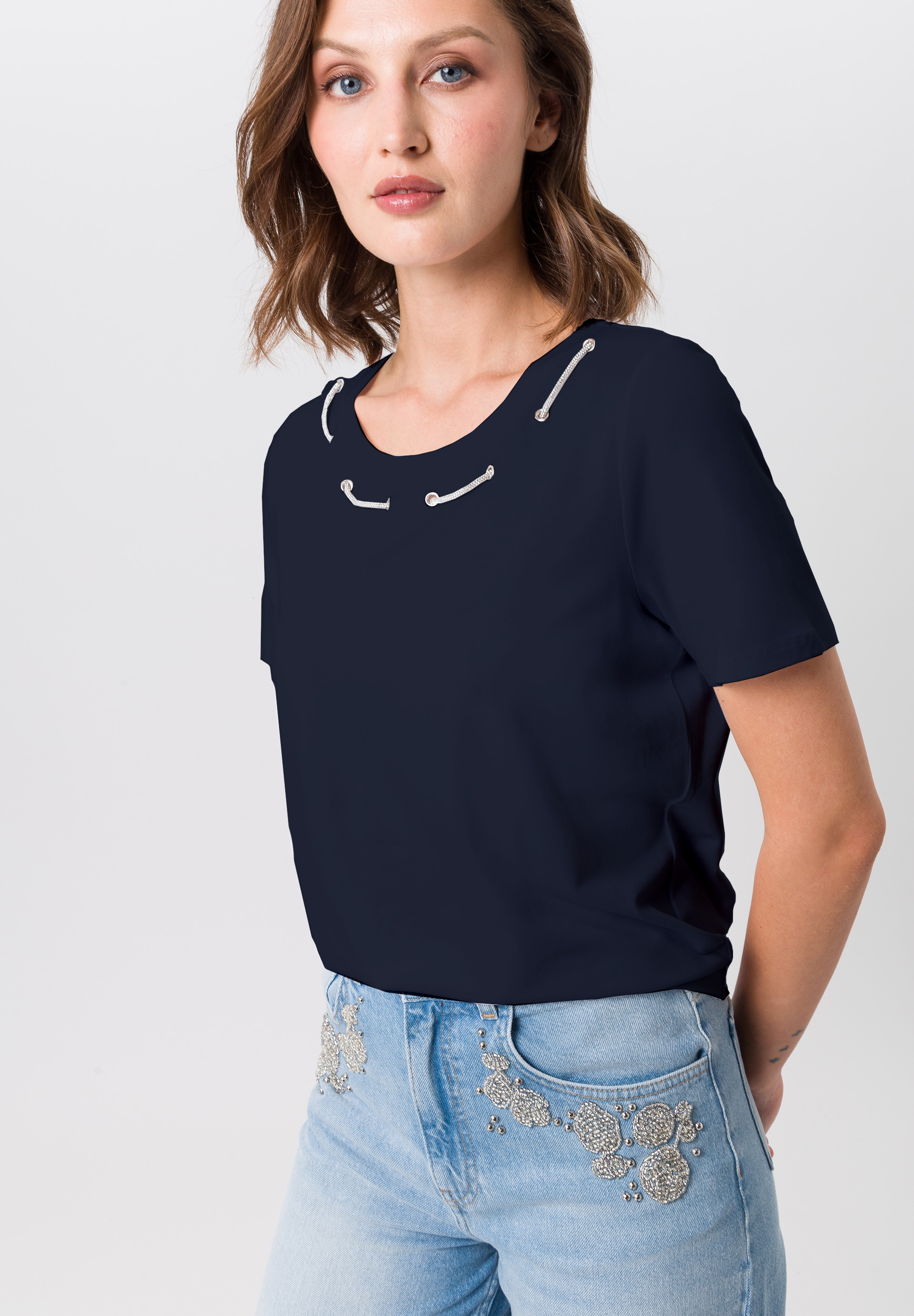 Kurzarmshirt mit Zierbändern - Bild 4