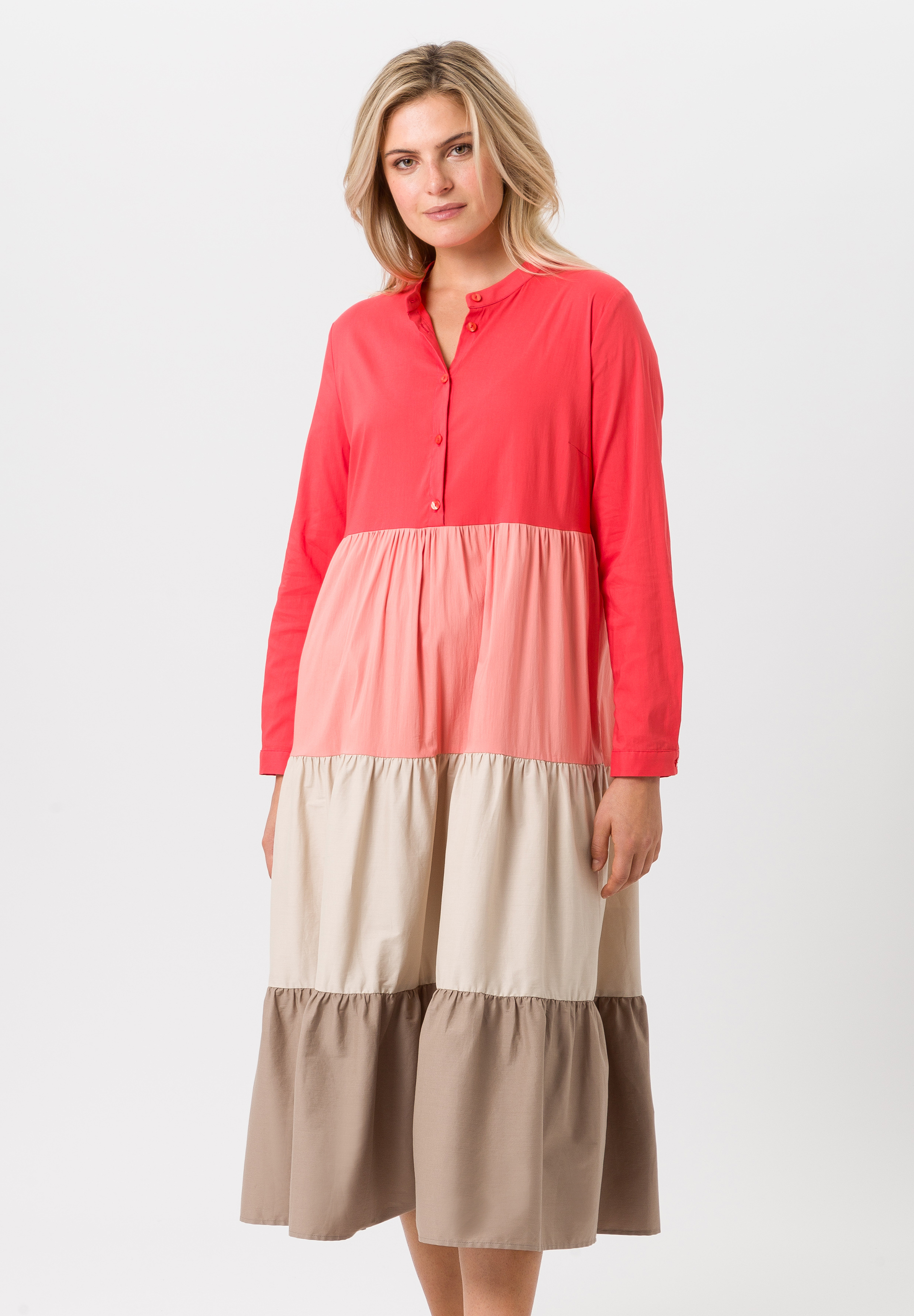 Dress with stepped cut - Bild 1 Dress with stepped cut - Bild 1