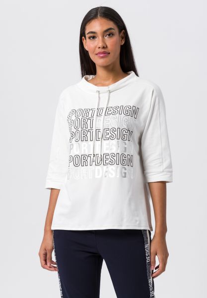 Shirt mit Typo-Elementen im Metallic-Look