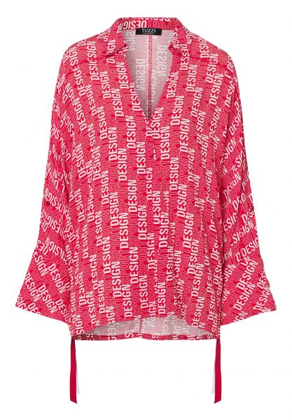 Bluse mit auffälligem Typo-Muster