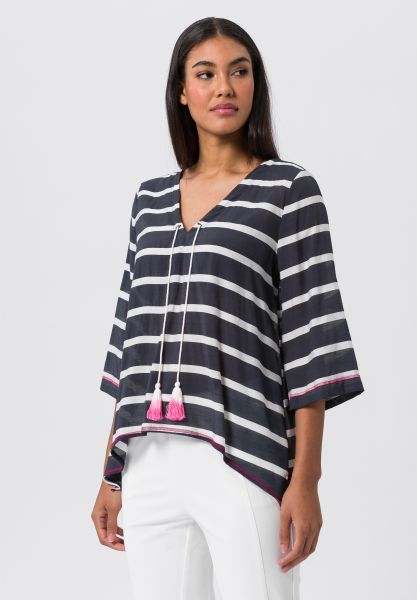 Bluse mit verspielten Quastendetails