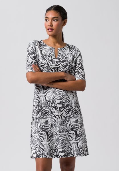 Kleid in weich fallender Materialqualität