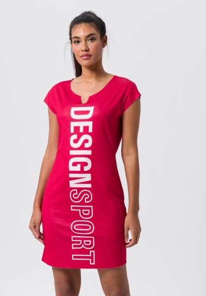 Wendekleid mit großem Typo-Print