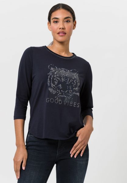 Shirt mit glänzendem Ziersteibesatz
