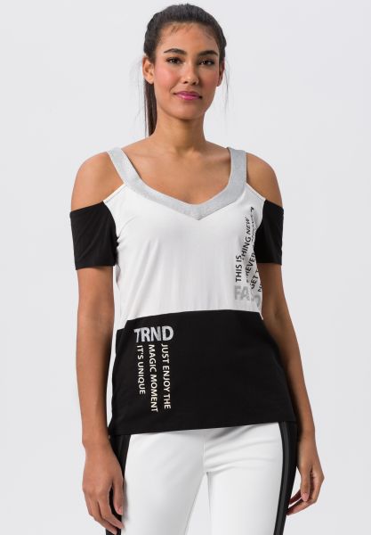 Shirt mit großen Cut-outs an den Schultern