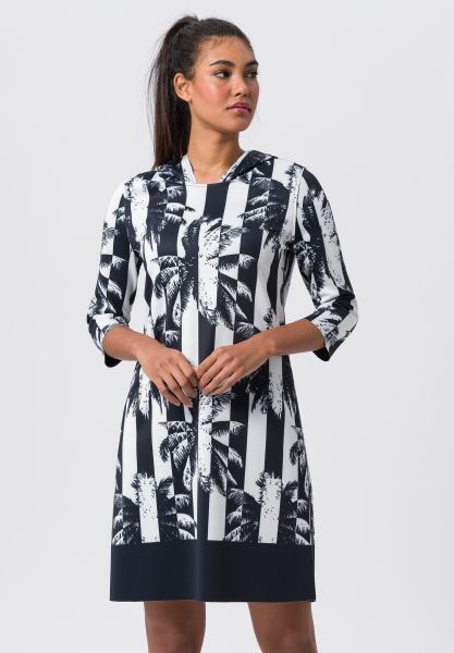 Kleid mit außergewöhnlichem Stilmix