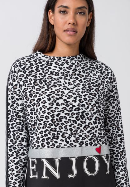 Pullover mit All-Over-Leo-Print