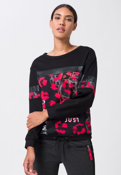 Pullover im modernen Material-Mix
